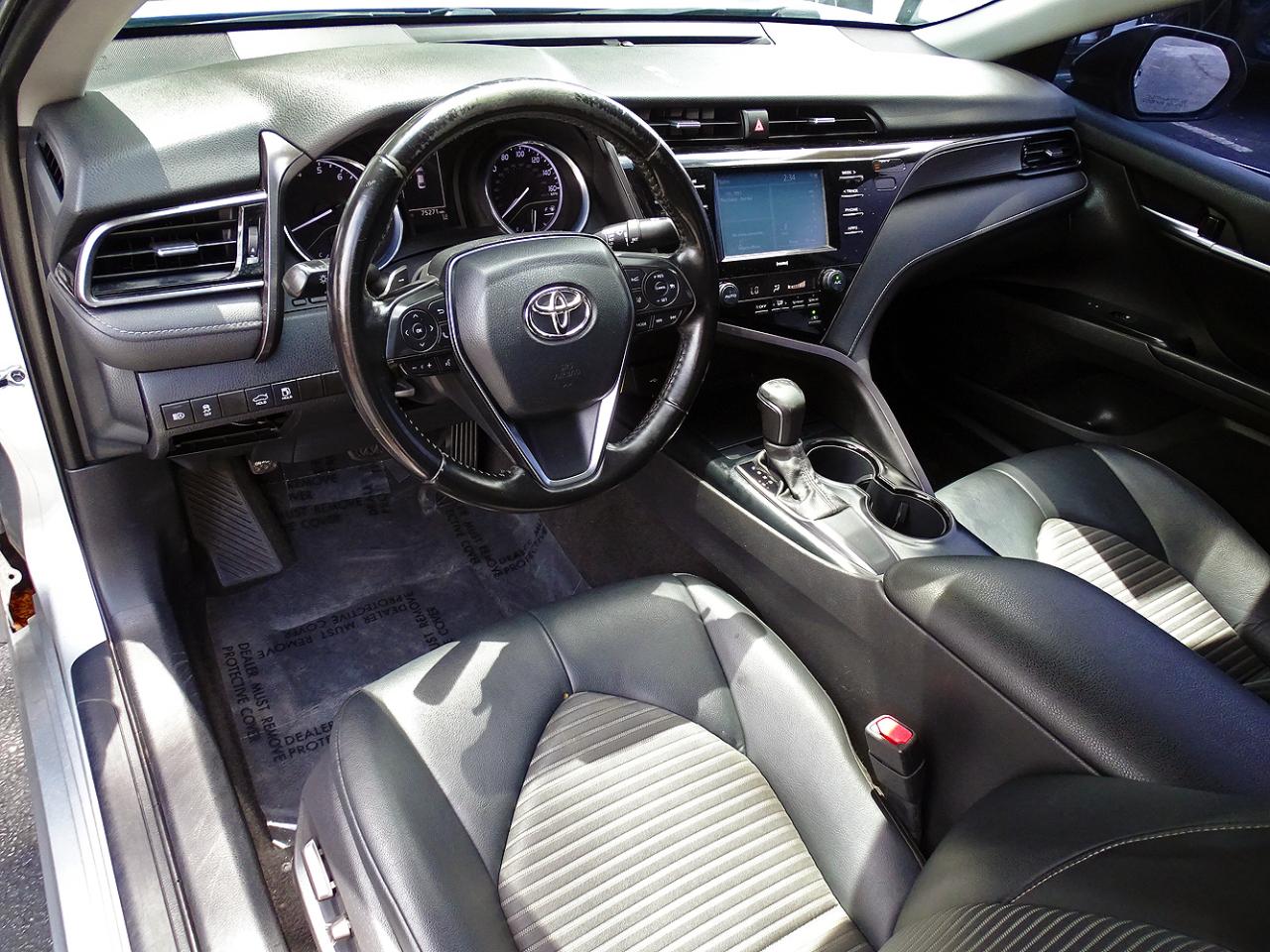 Toyota Camry SE Auto (Natl) 2020