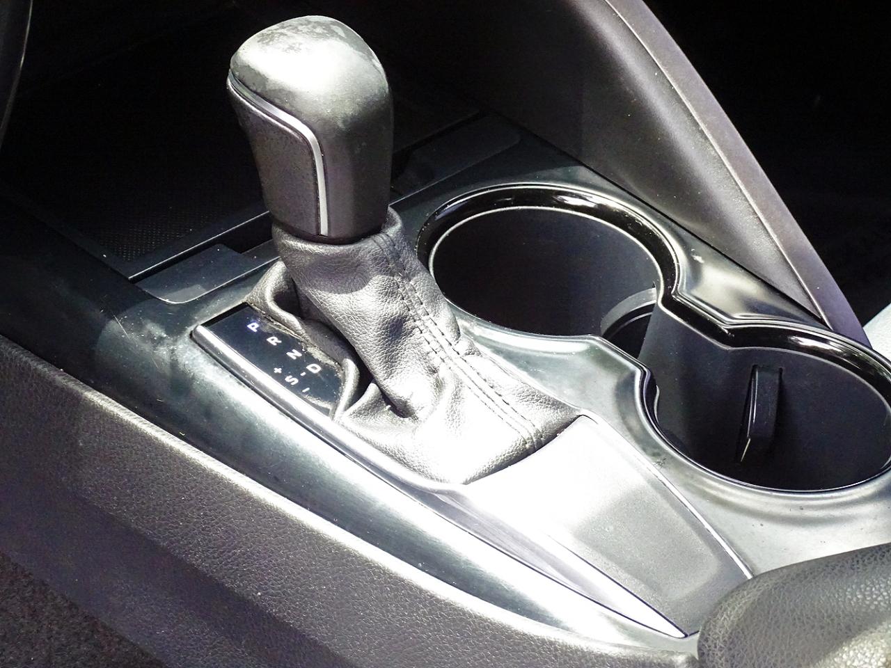 Toyota Camry SE Auto (Natl) 2020