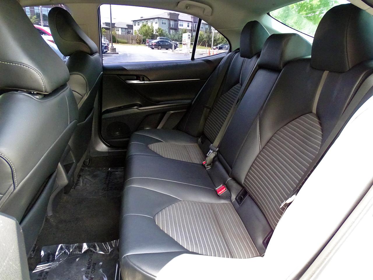 Toyota Camry SE Auto (Natl) 2020