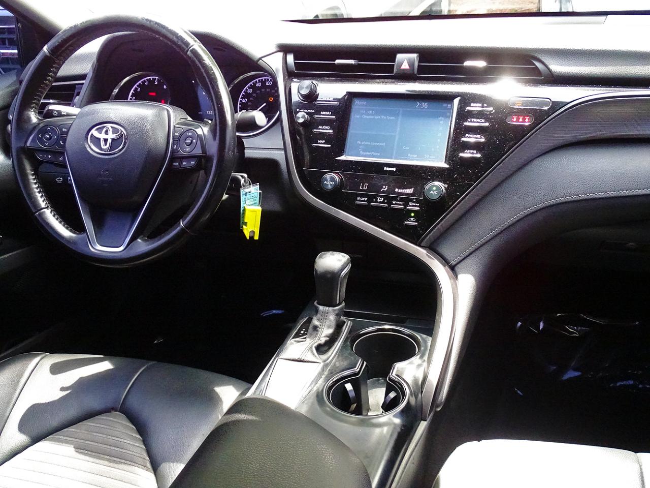 Toyota Camry SE Auto (Natl) 2020