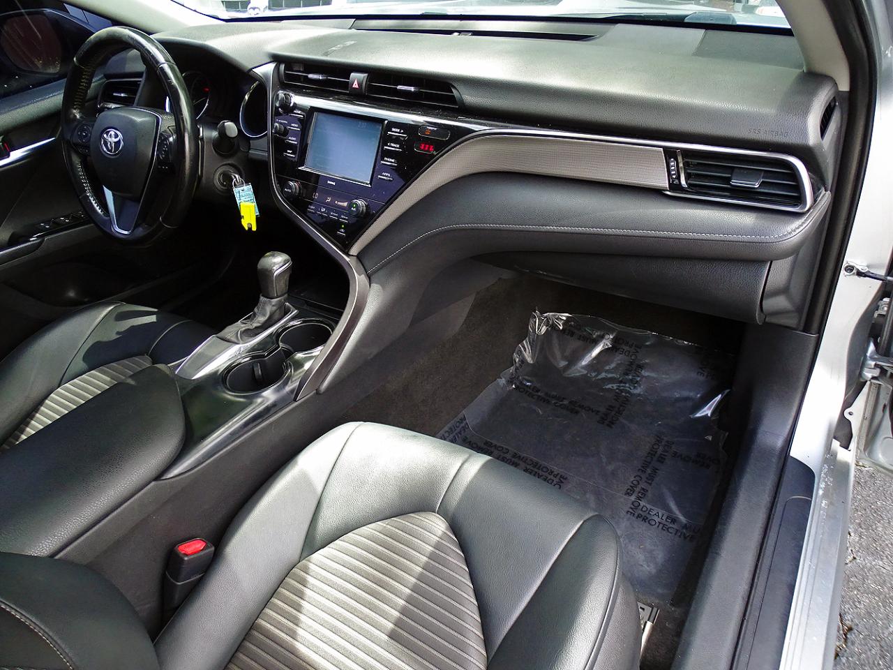 Toyota Camry SE Auto (Natl) 2020