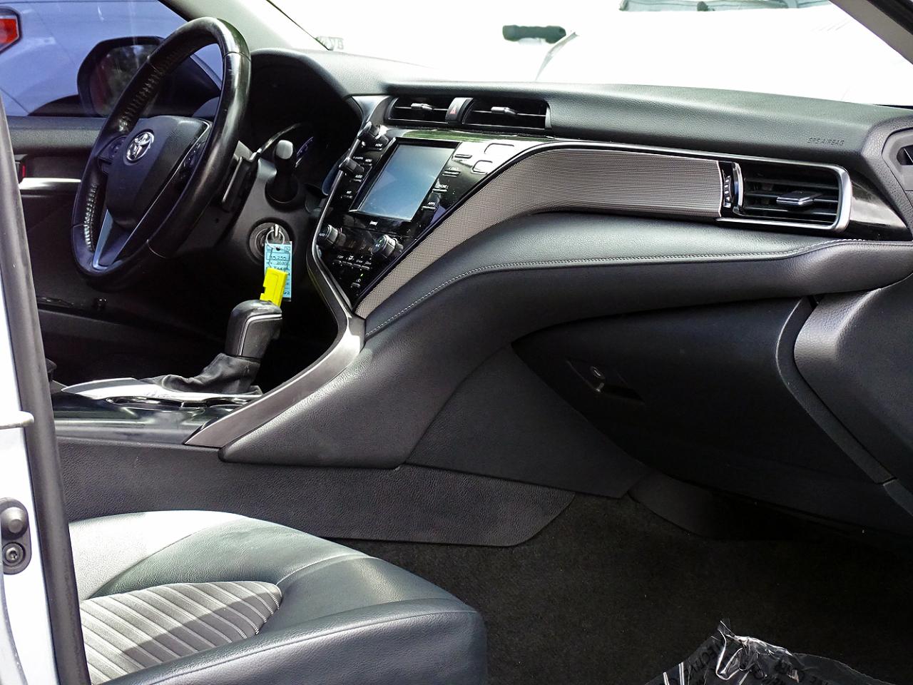 Toyota Camry SE Auto (Natl) 2020