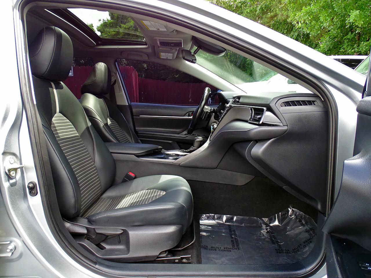 Toyota Camry SE Auto (Natl) 2020