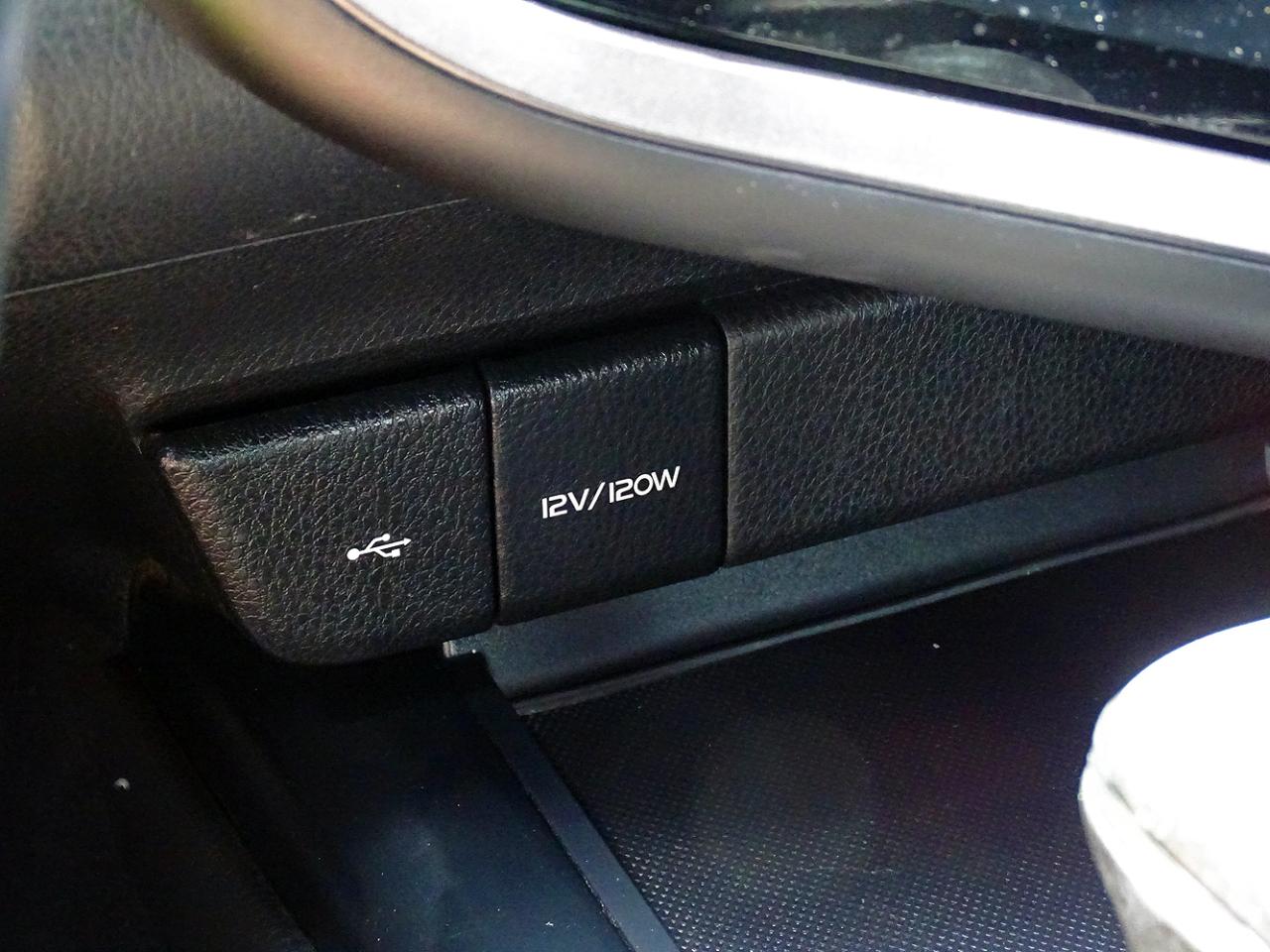 Toyota Camry SE Auto (Natl) 2020