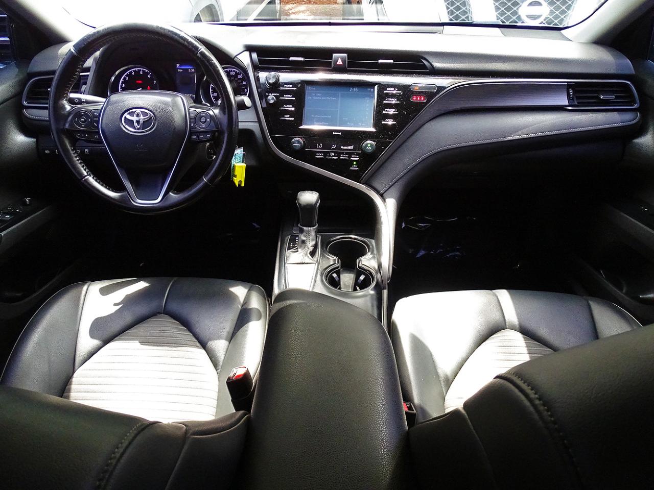 Toyota Camry SE Auto (Natl) 2020