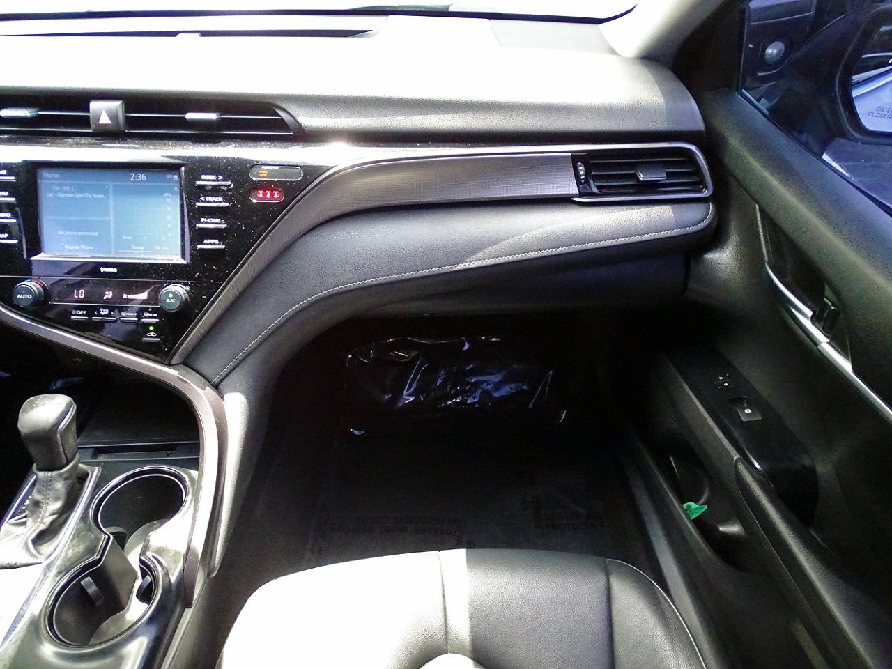 Toyota Camry SE Auto (Natl) 2020