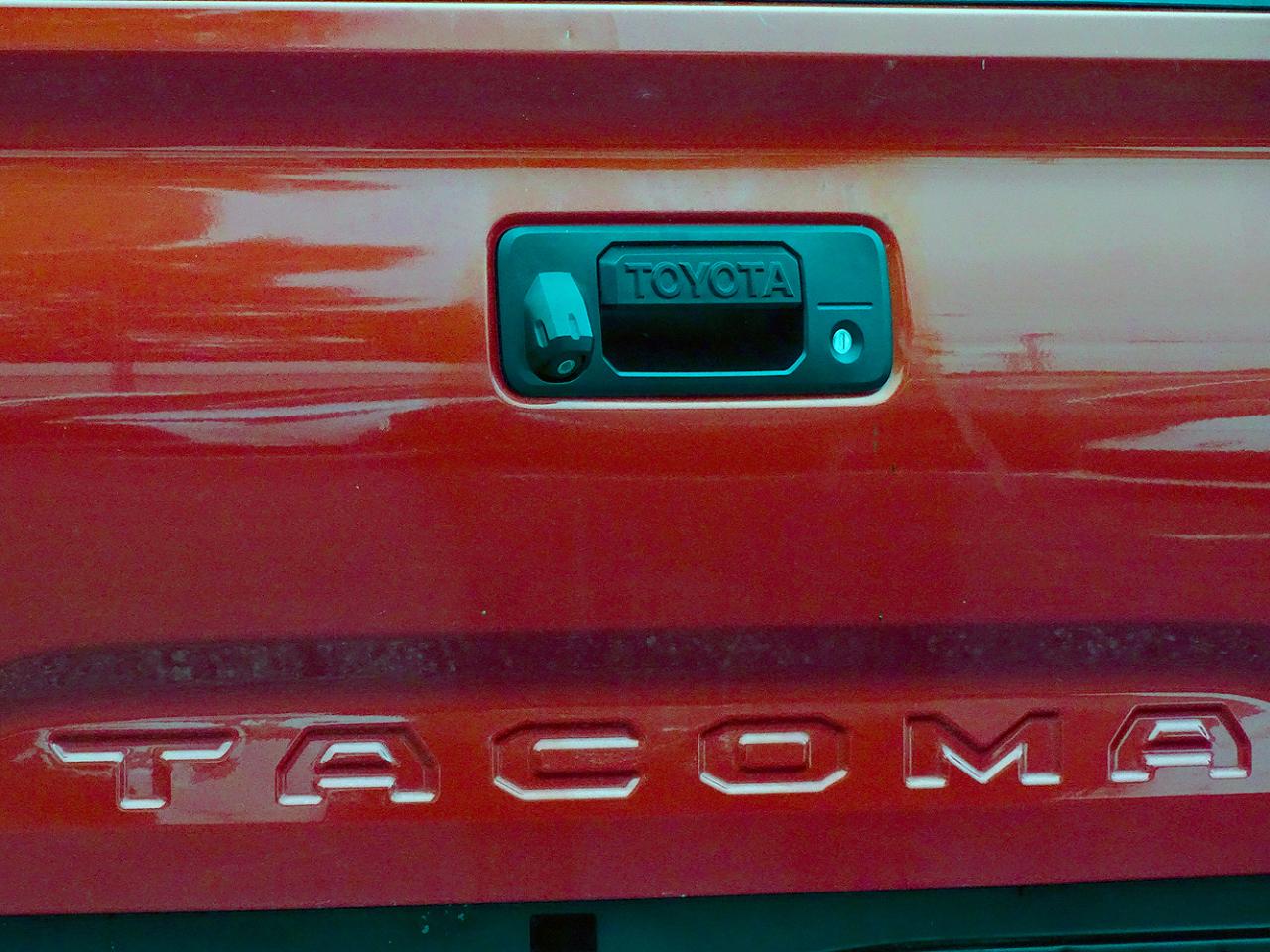 Toyota Tacoma 4WD Double Cab V6 AT TRD Off Road (Natl) 2016