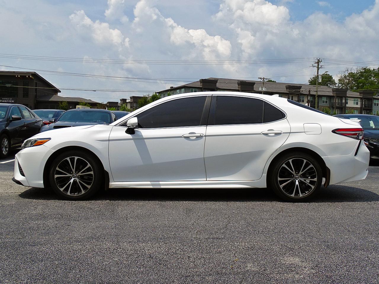 Toyota Camry SE 2019