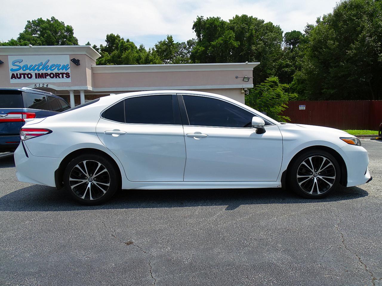 Toyota Camry SE 2019
