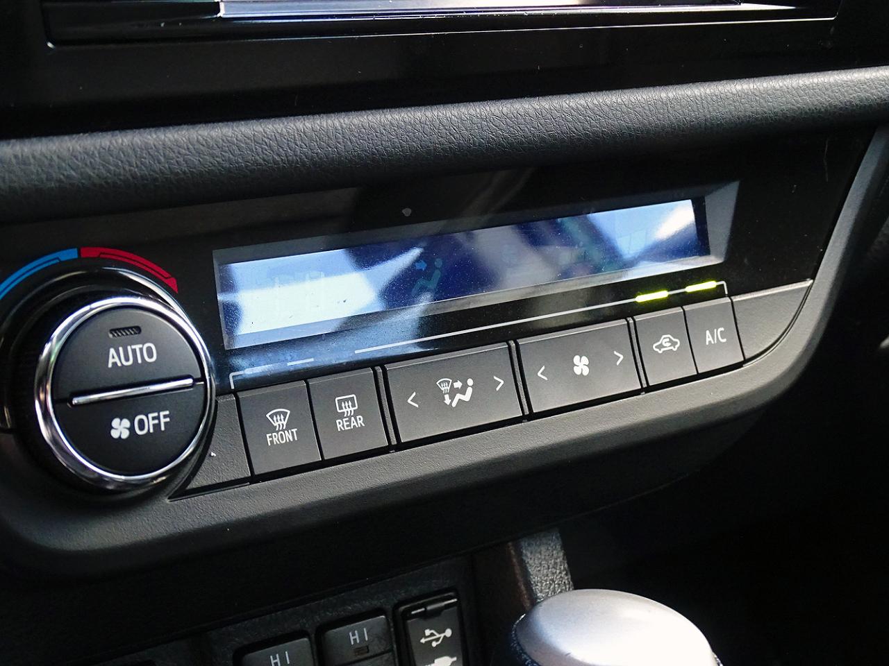Toyota Corolla 4dr Sdn CVT LE Premium (Natl) 2015