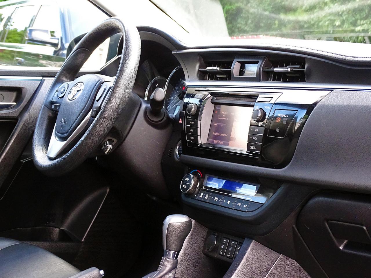 Toyota Corolla 4dr Sdn CVT LE Premium (Natl) 2015