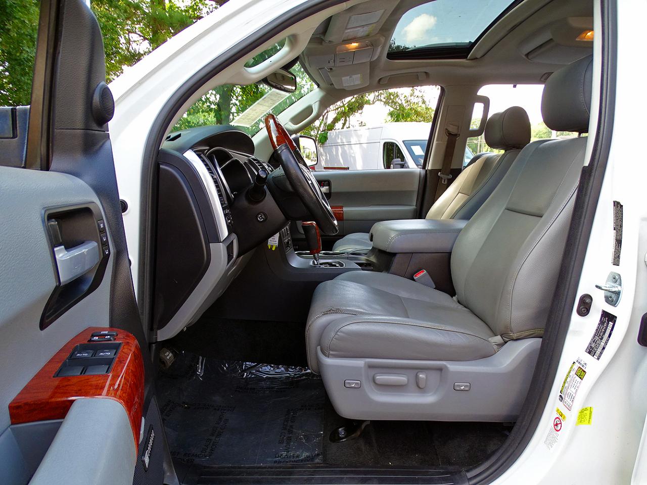 Toyota Sequoia photo 11