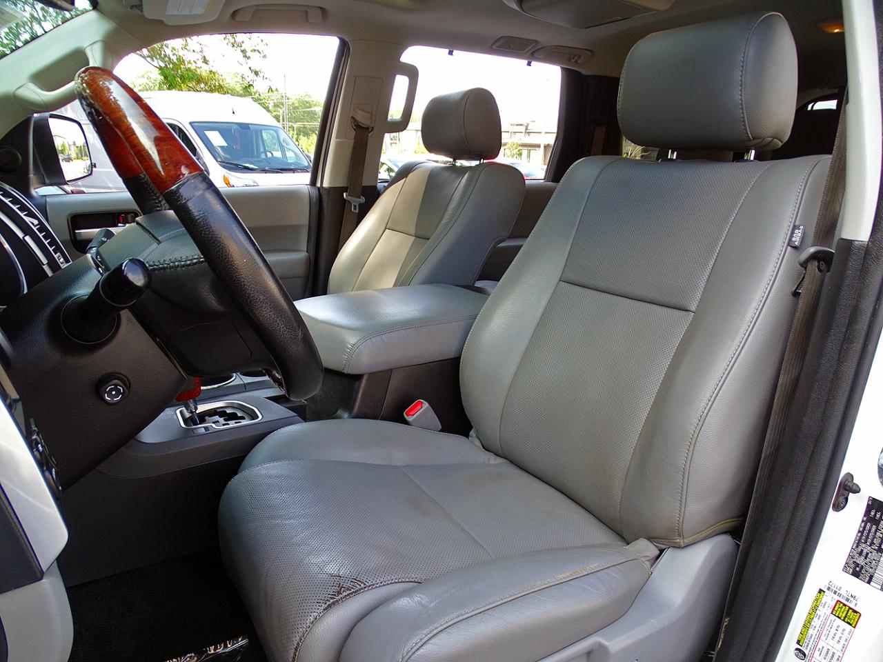 Toyota Sequoia photo 12