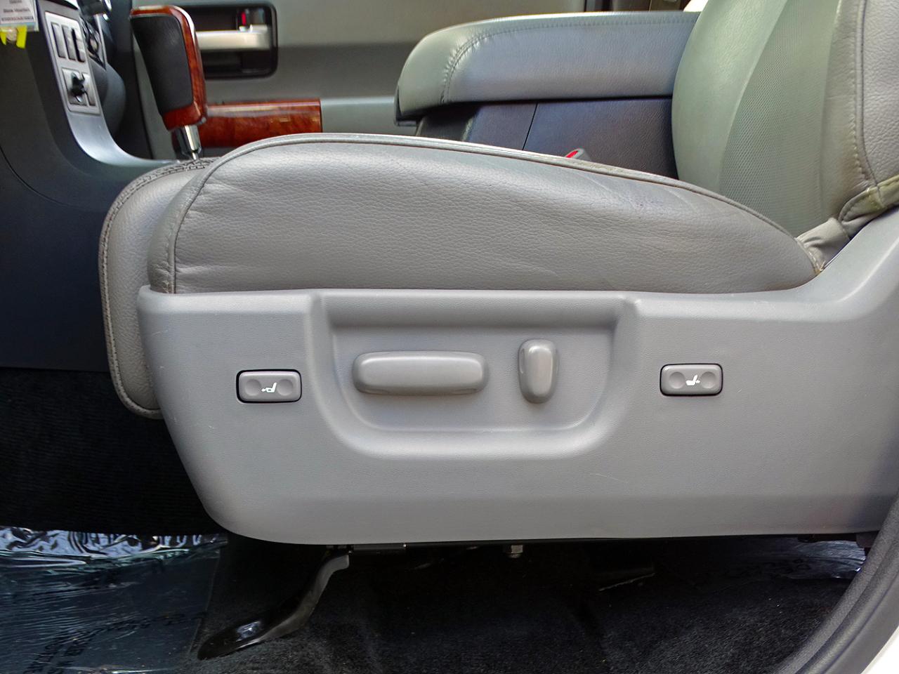 Toyota Sequoia photo 13