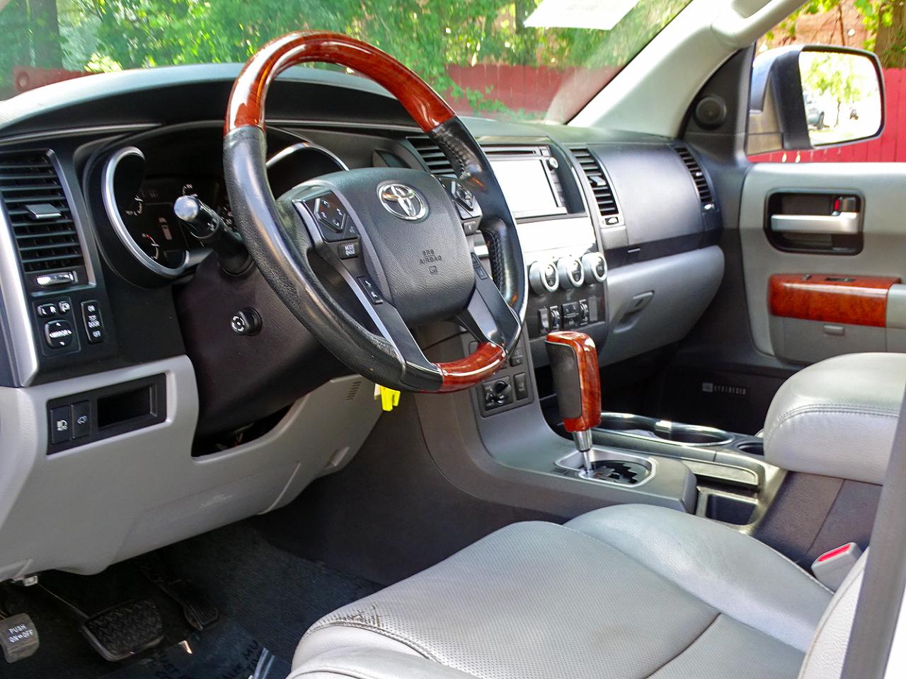 Toyota Sequoia photo 20