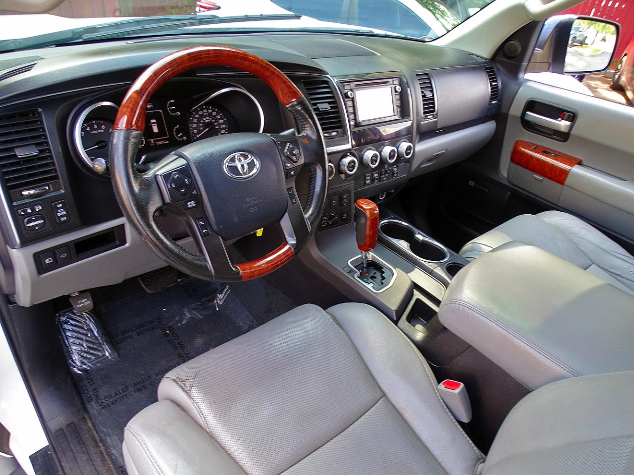 Toyota Sequoia photo 21