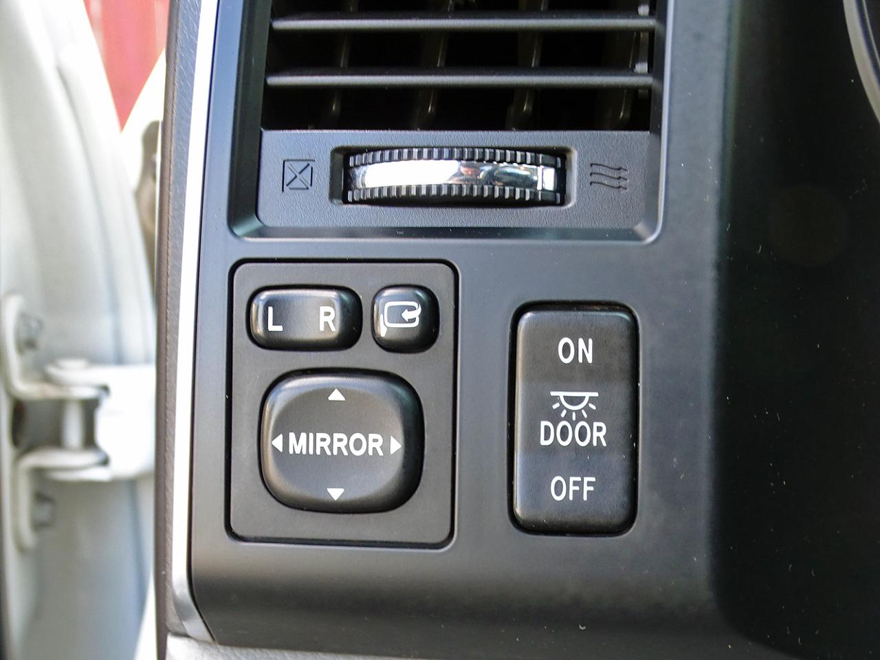 Toyota Sequoia photo 22