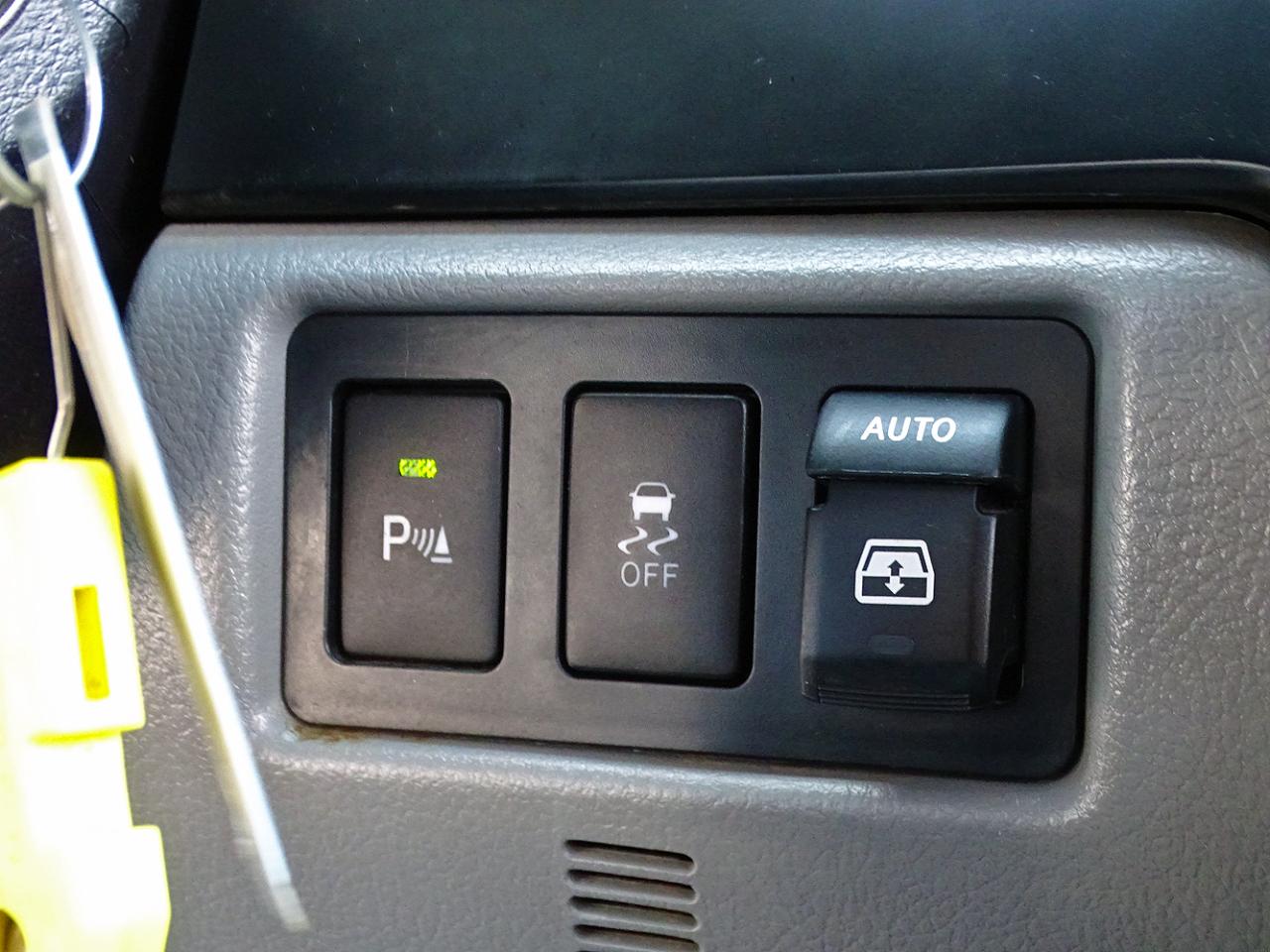 Toyota Sequoia photo 25