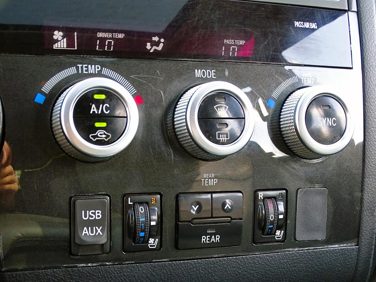 Toyota Sequoia photo 29