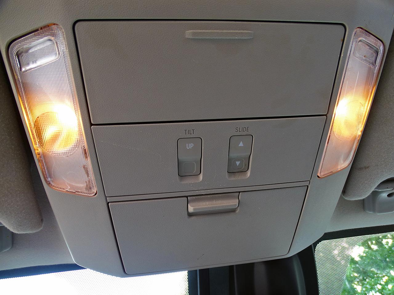 Toyota Sequoia photo 31