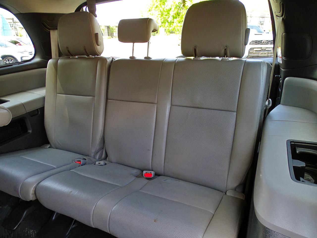 Toyota Sequoia photo 33