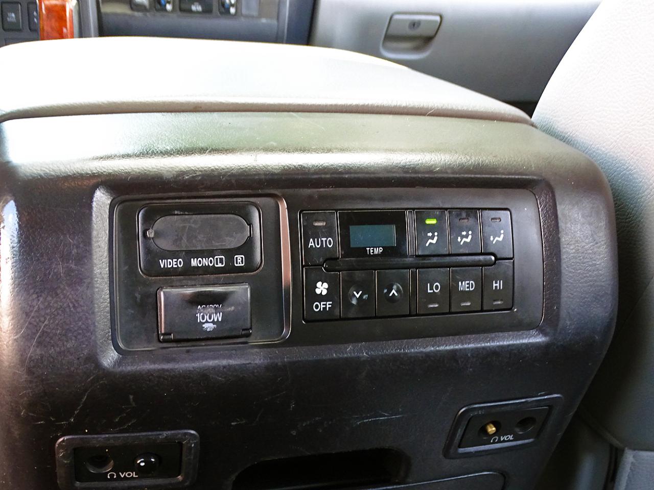 Toyota Sequoia photo 35