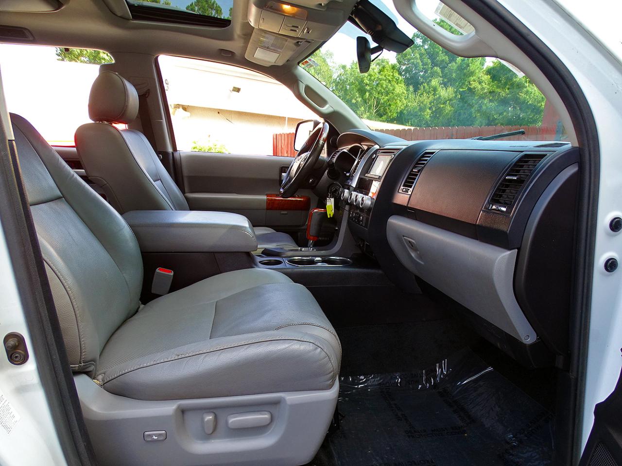 Toyota Sequoia photo 37