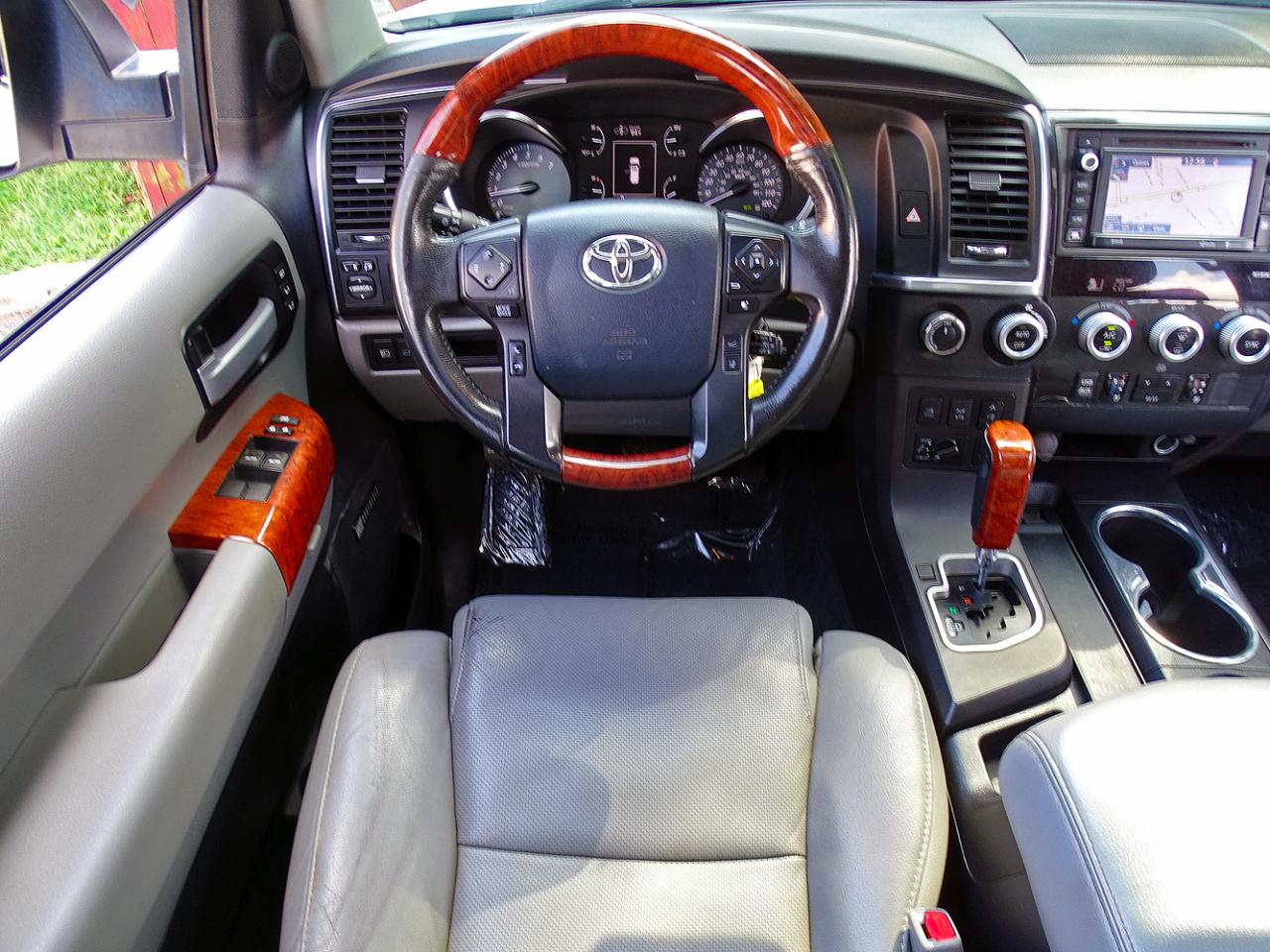 Toyota Sequoia photo 38