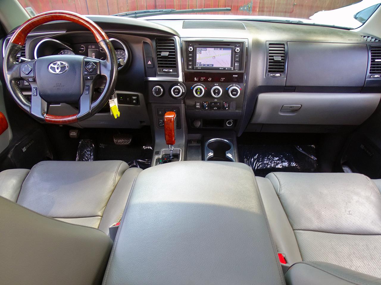 Toyota Sequoia photo 39