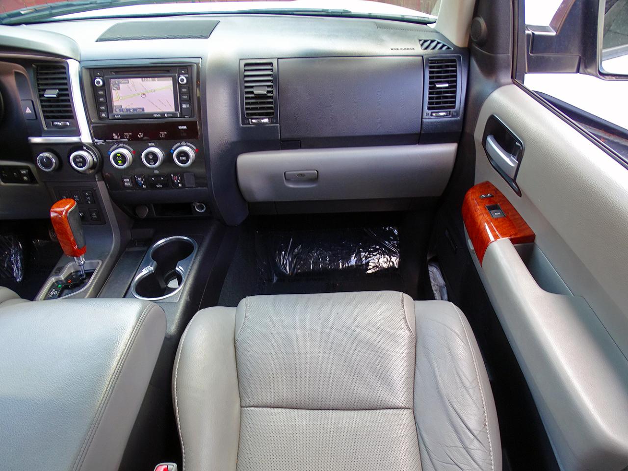 Toyota Sequoia photo 40
