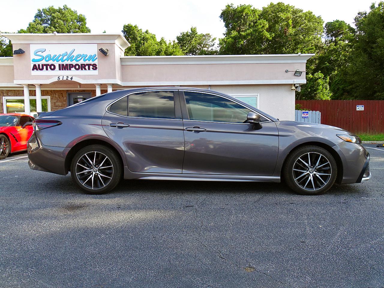 Toyota Camry SE Auto (Natl) 2022