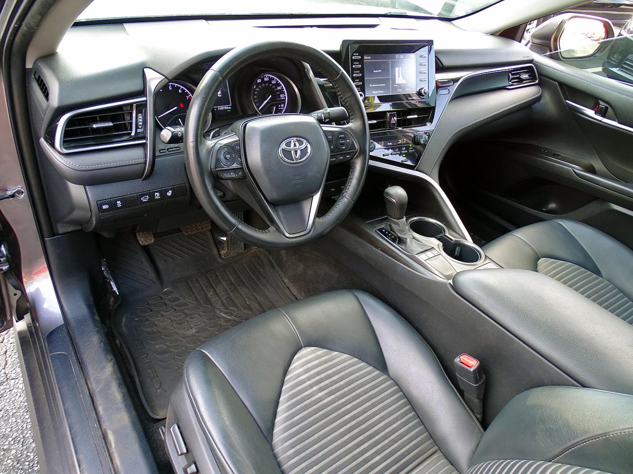 Toyota Camry SE Auto (Natl) 2022