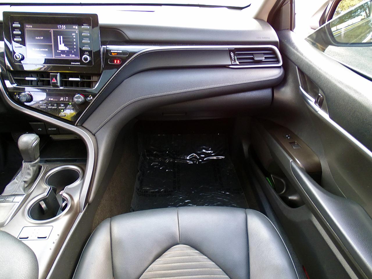 Toyota Camry SE Auto (Natl) 2022