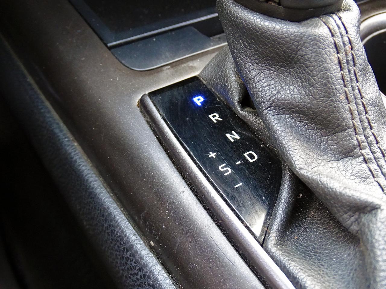 Toyota Camry SE Auto (Natl) 2022