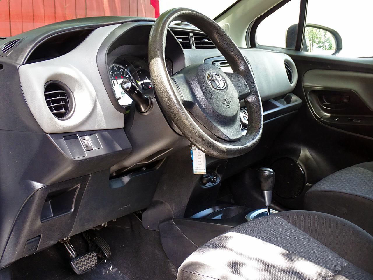 Toyota Yaris 5dr Liftback Auto L (Natl) 2016