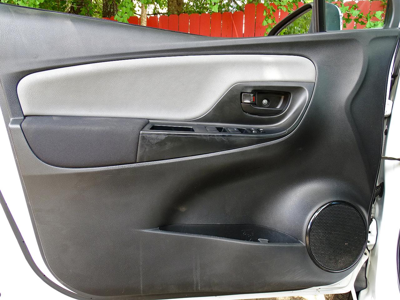 Toyota Yaris 5dr Liftback Auto L (Natl) 2016