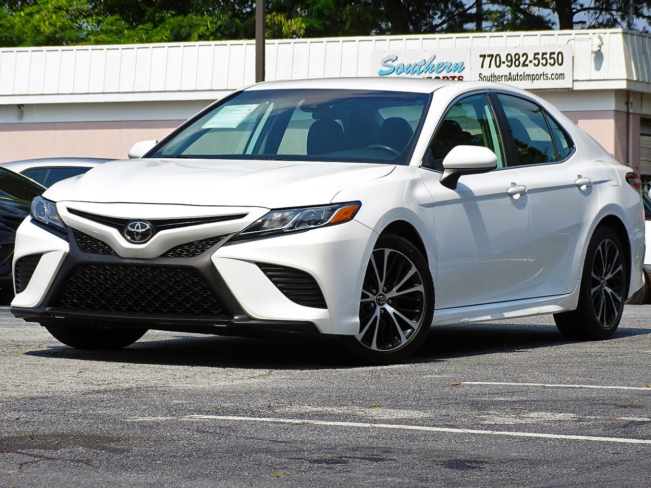 Toyota Camry SE Auto (Natl) 2020