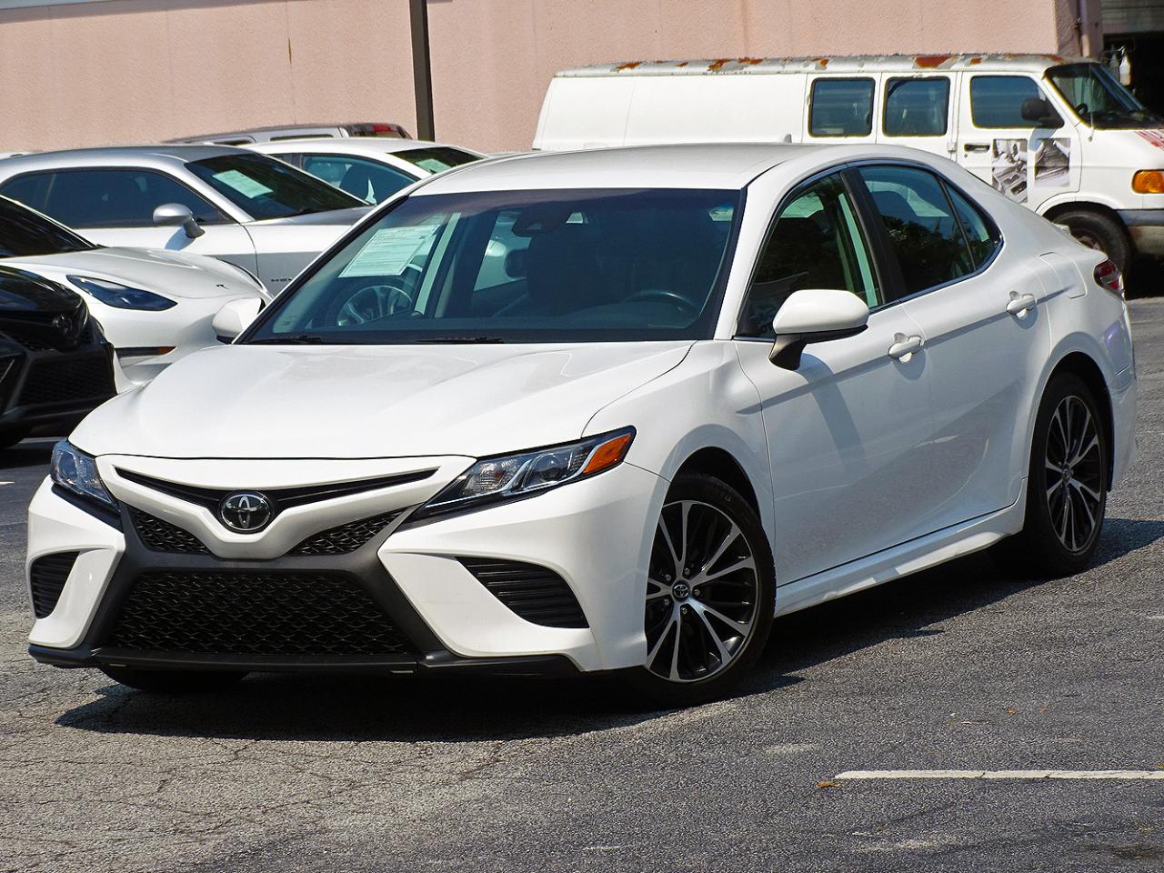 Toyota Camry SE Auto (Natl) 2020