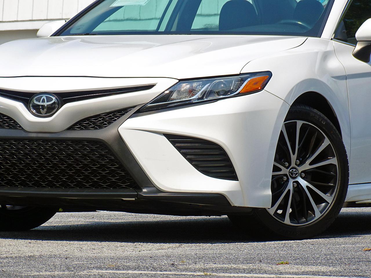 Toyota Camry SE Auto (Natl) 2020