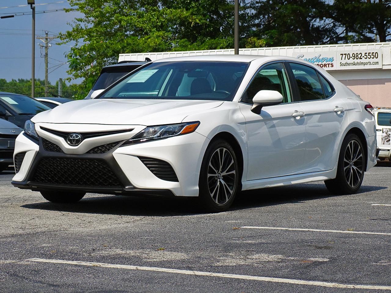 Toyota Camry SE Auto (Natl) 2020