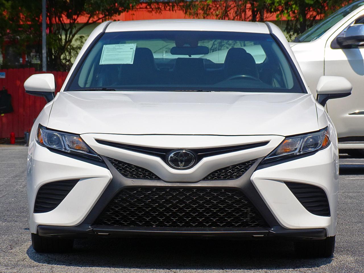 Toyota Camry SE Auto (Natl) 2020