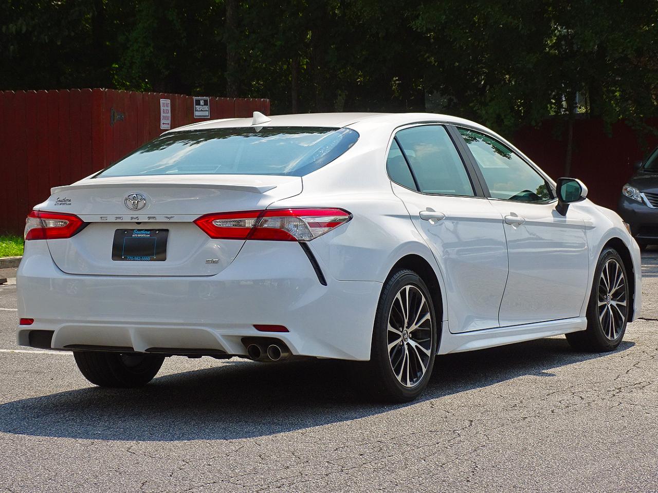 Toyota Camry SE Auto (Natl) 2020