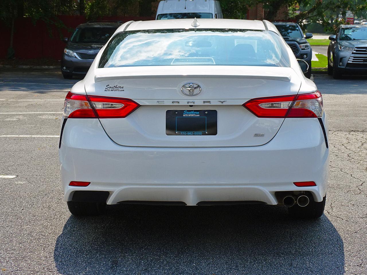 Toyota Camry SE Auto (Natl) 2020