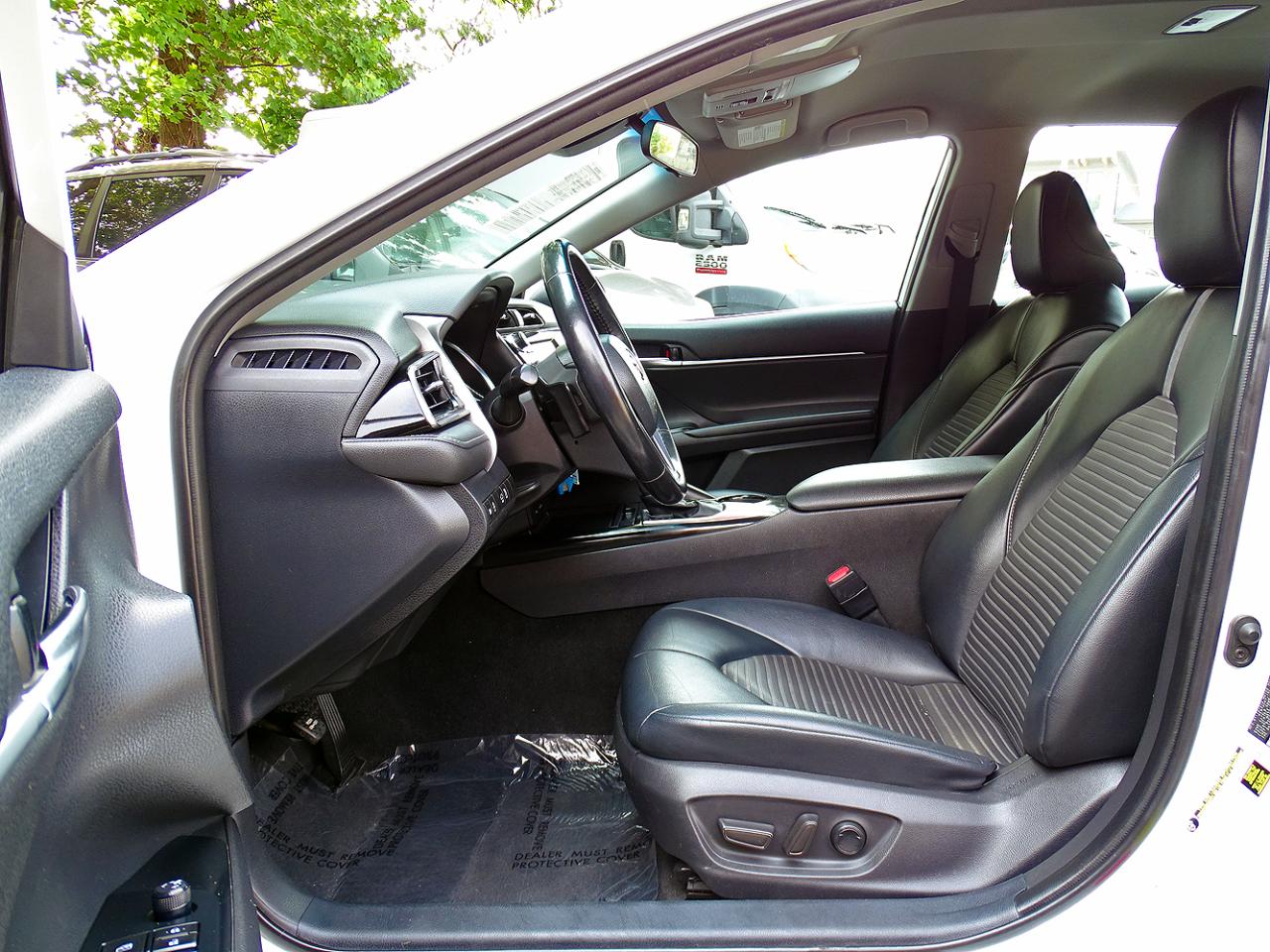 Toyota Camry SE Auto (Natl) 2020