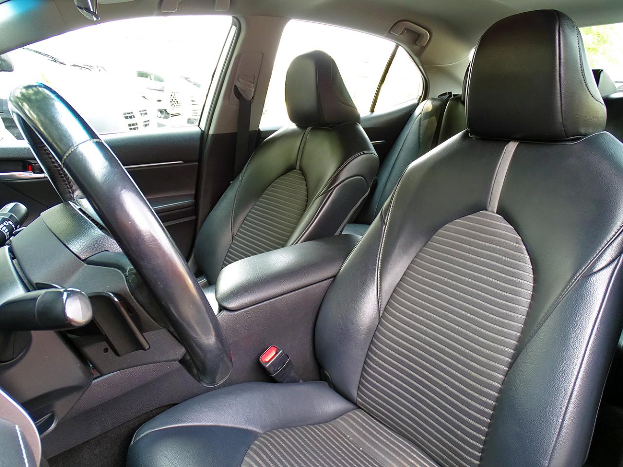 Toyota Camry SE Auto (Natl) 2020