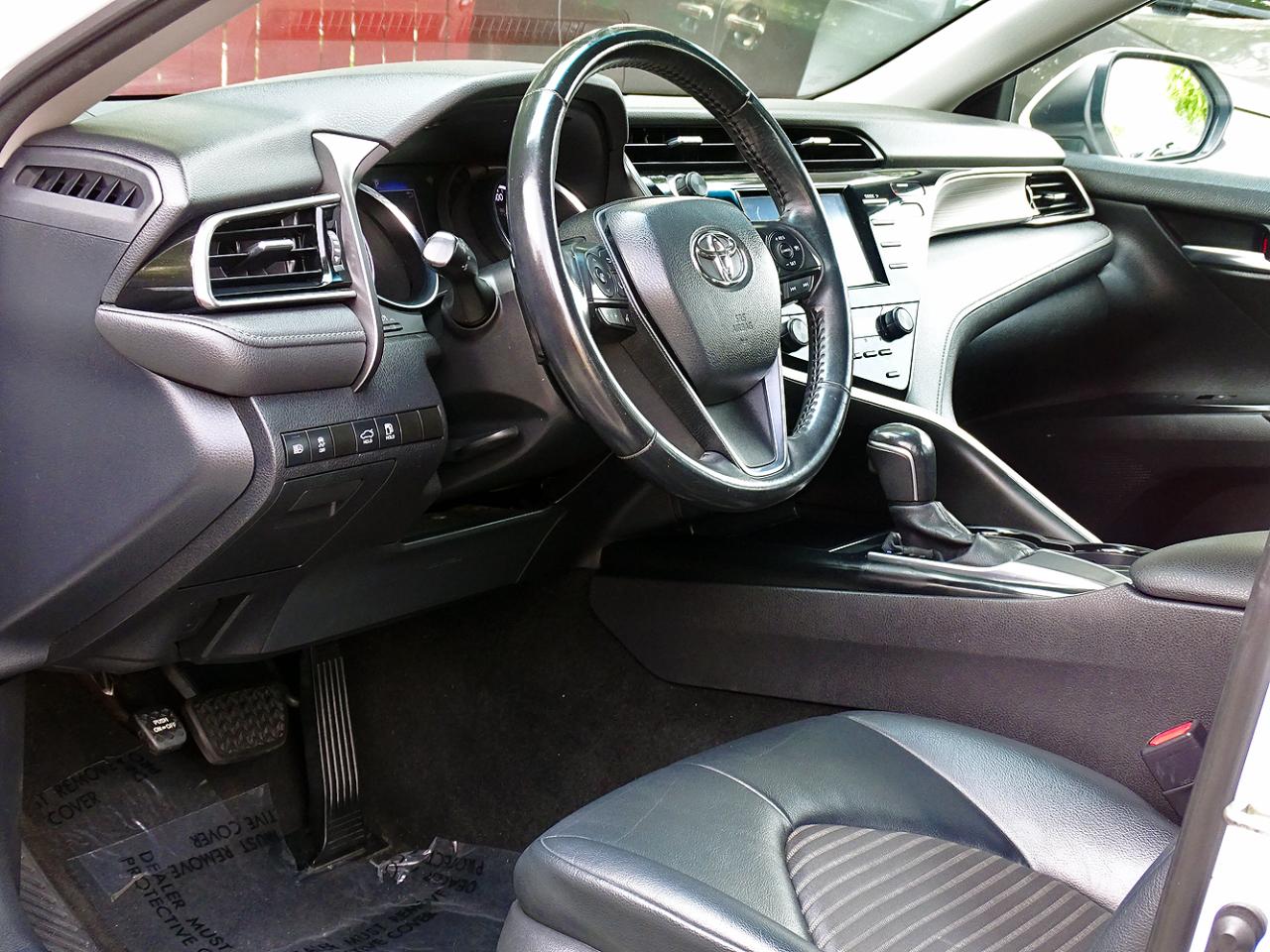 Toyota Camry SE Auto (Natl) 2020