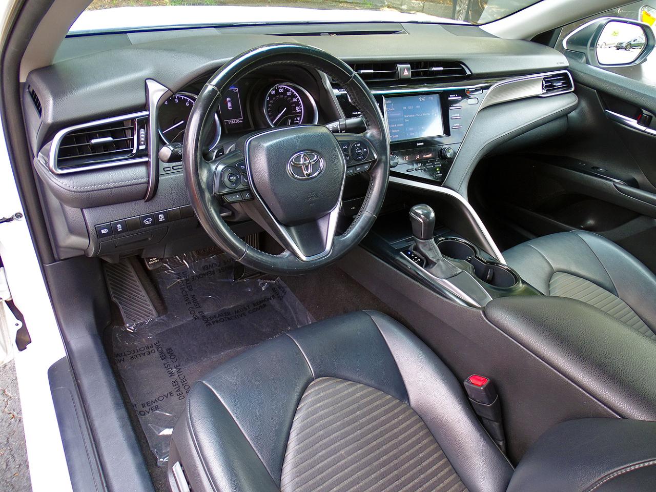 Toyota Camry SE Auto (Natl) 2020