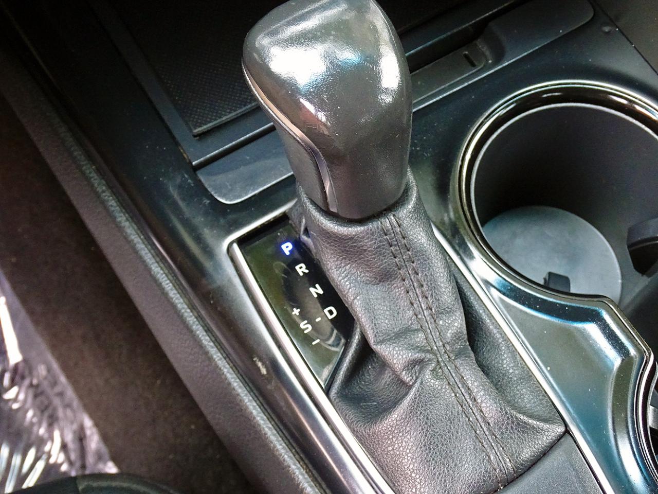 Toyota Camry SE Auto (Natl) 2020