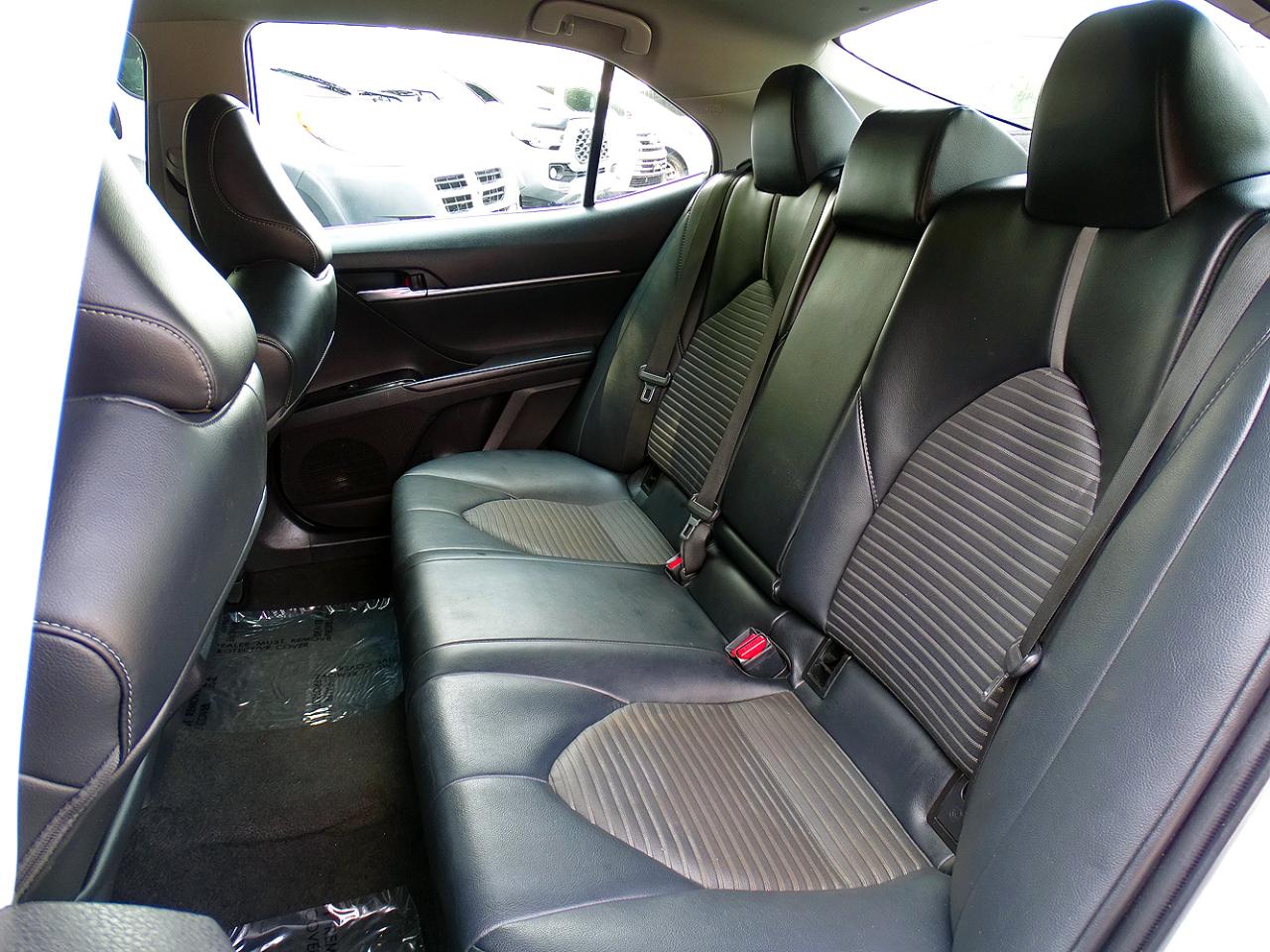 Toyota Camry SE Auto (Natl) 2020