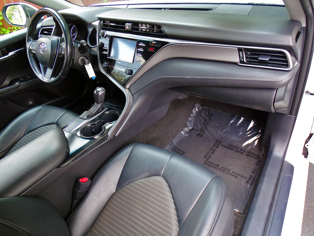 Toyota Camry SE Auto (Natl) 2020